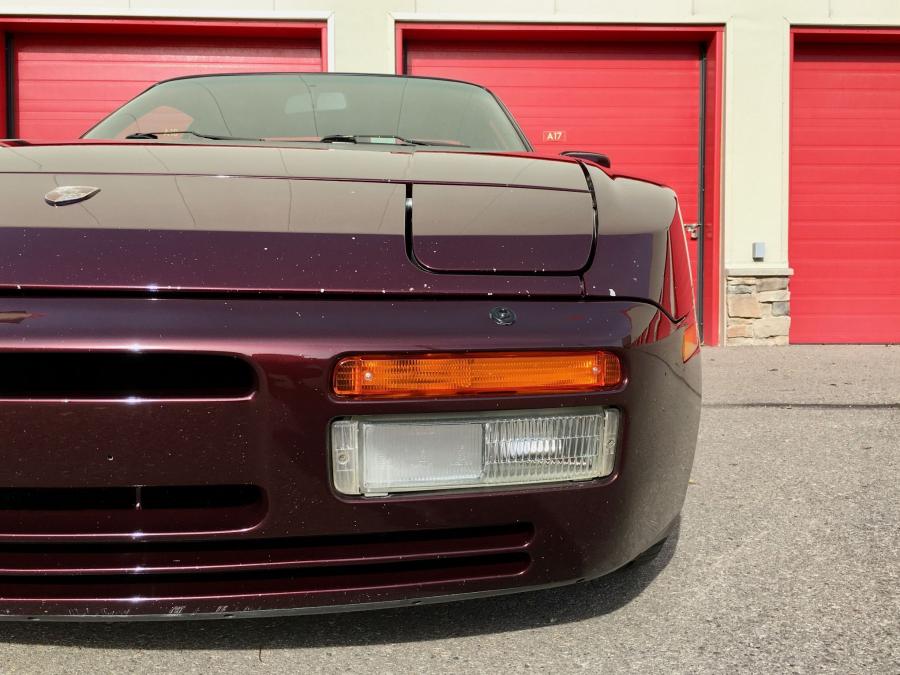 Детали экстерьера Porsche 944 S2 Red Pearl 1990 года  (фото 24 из 86)